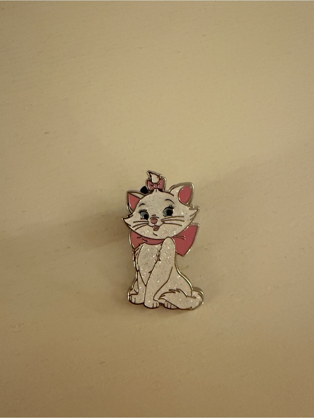 Disney Marie from Aristocats pin with pink bow #aristocats #disney
